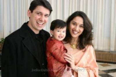 Madhuri Dixit son mari ainsi que son enfant.